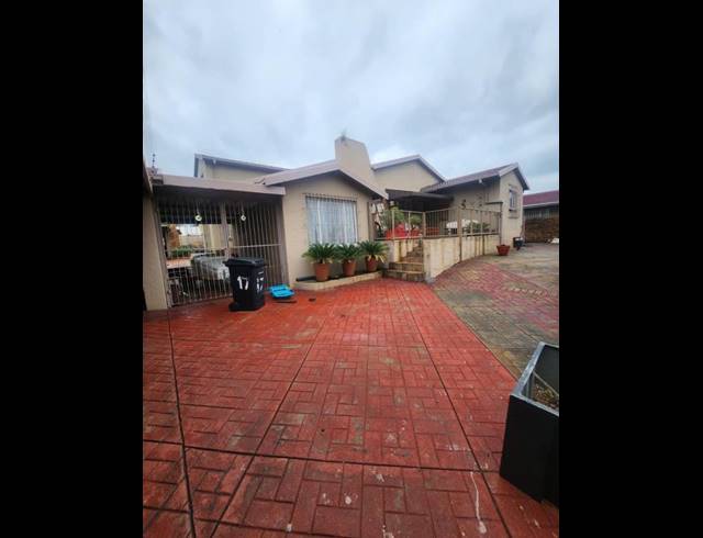 5 BEDROOM HOUSE FOR SALE IN VERWOERDPARK